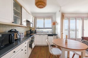 Fridge, oven, stovetop, dishwasher - Cocoon & Pause Douceur proche Paris – Kem House (Alfortville)