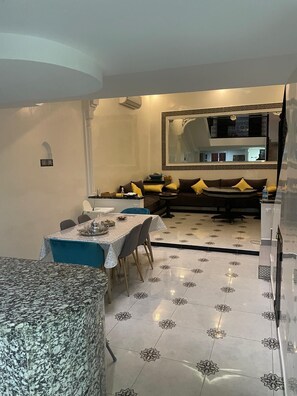 تناول الطعام