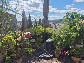 Property grounds - Un nid sur les toits (Avignon)