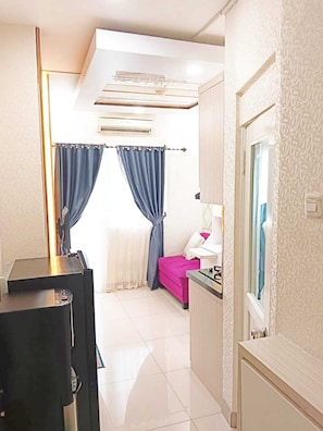 Living area - Siginjae Rooms (Jakarta)