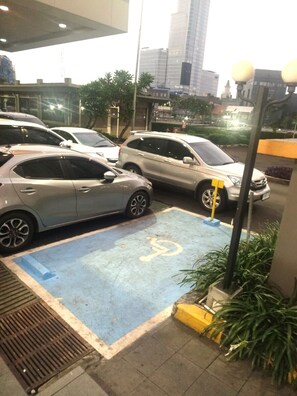 Accessible parking - Siginjae Rooms (Jakarta)