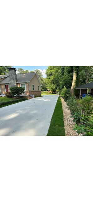 Property grounds - Unwind in a comfortable 3-bedroom house that has everything for your trip to ATL (Atlanta)