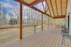 Terrace/patio - Secluded Lucy's Landing Retreat on 2 Acres (Boothbay)