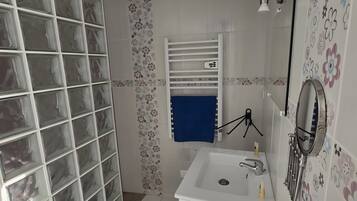 Een douche, een haardroger, handdoeken