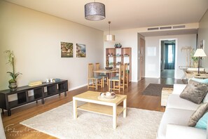 Smart TV - Glowing Funchal Apartment (Funchal)