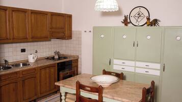 家庭公寓, 露台 | 私人廚房 | 雪櫃、微波爐、焗爐、爐具