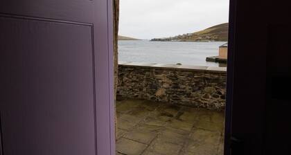 Scalloway Charm âą 1BR Apt with Coastal Views
