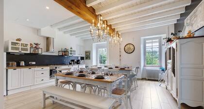 Gîte La Ferme Du Mesnil with Private Terrace, Wi-Fi, and Air Conditioning