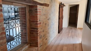 Interior - Gîte La Ferme Du Mesnil with Private Terrace, Wi-Fi, and Air Conditioning (Sèvremont)