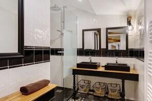 Shower, hair dryer, towels