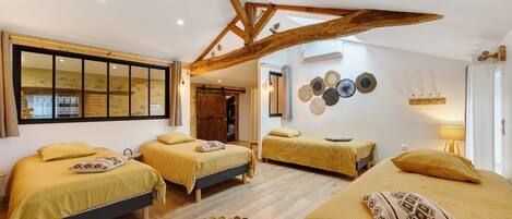 Iron/ironing board, WiFi, bed sheets