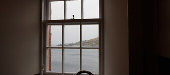 Coastal 1BR Apartment • Walk to Castle & Cafés