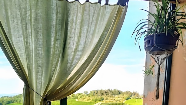 A balcony with a view of vineyards, a table with wine glasses and a bottle, and a chair. - Casa Bice Room with Private Terrace and Wi-Fi (Marcialla)
