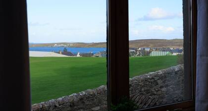 Central Lerwick; Pet-Friendly 2-Bed Apartment