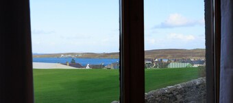 Central Lerwick; Pet-Friendly 2-Bed Apartment