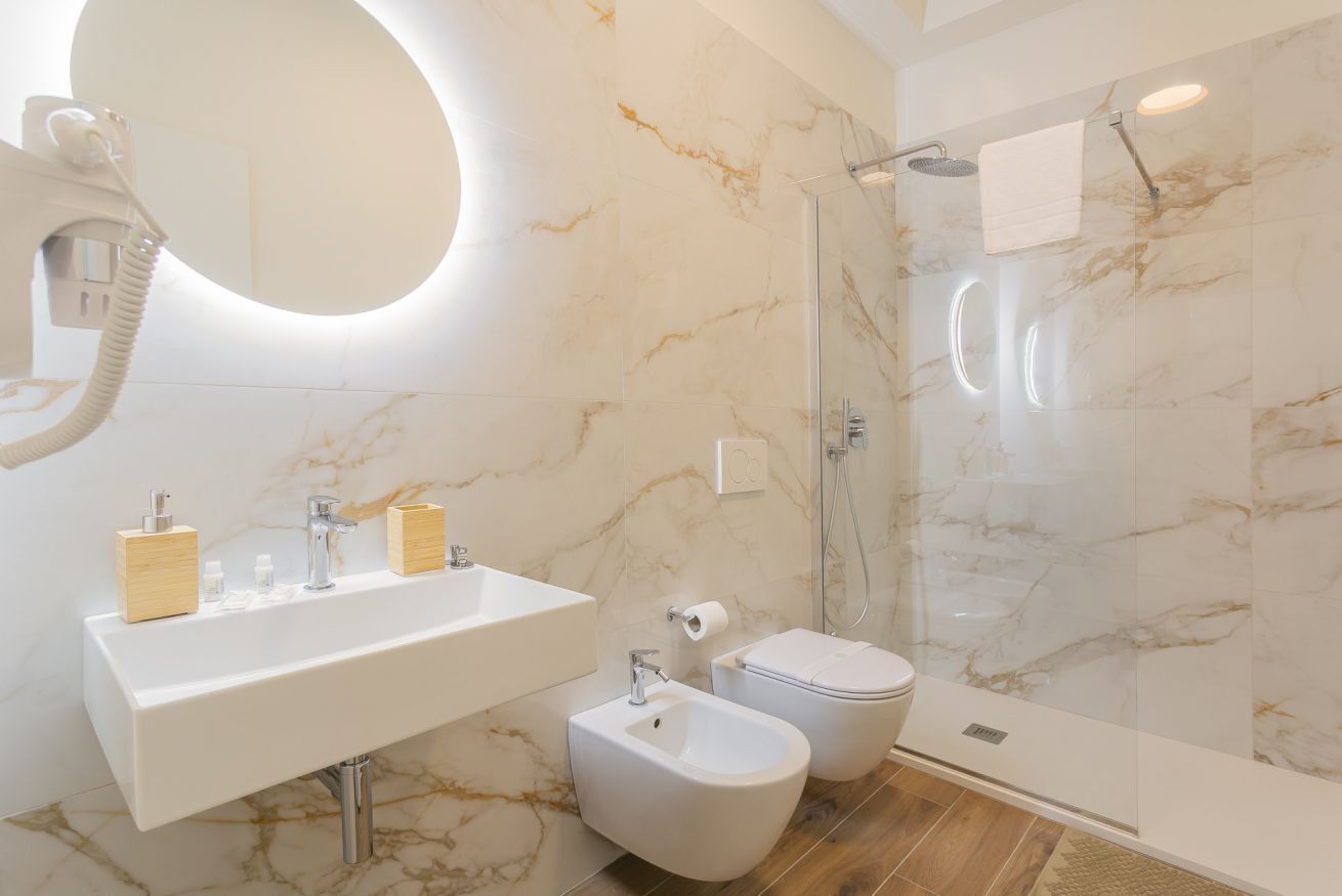Shower, free toiletries, hair dryer, bidet