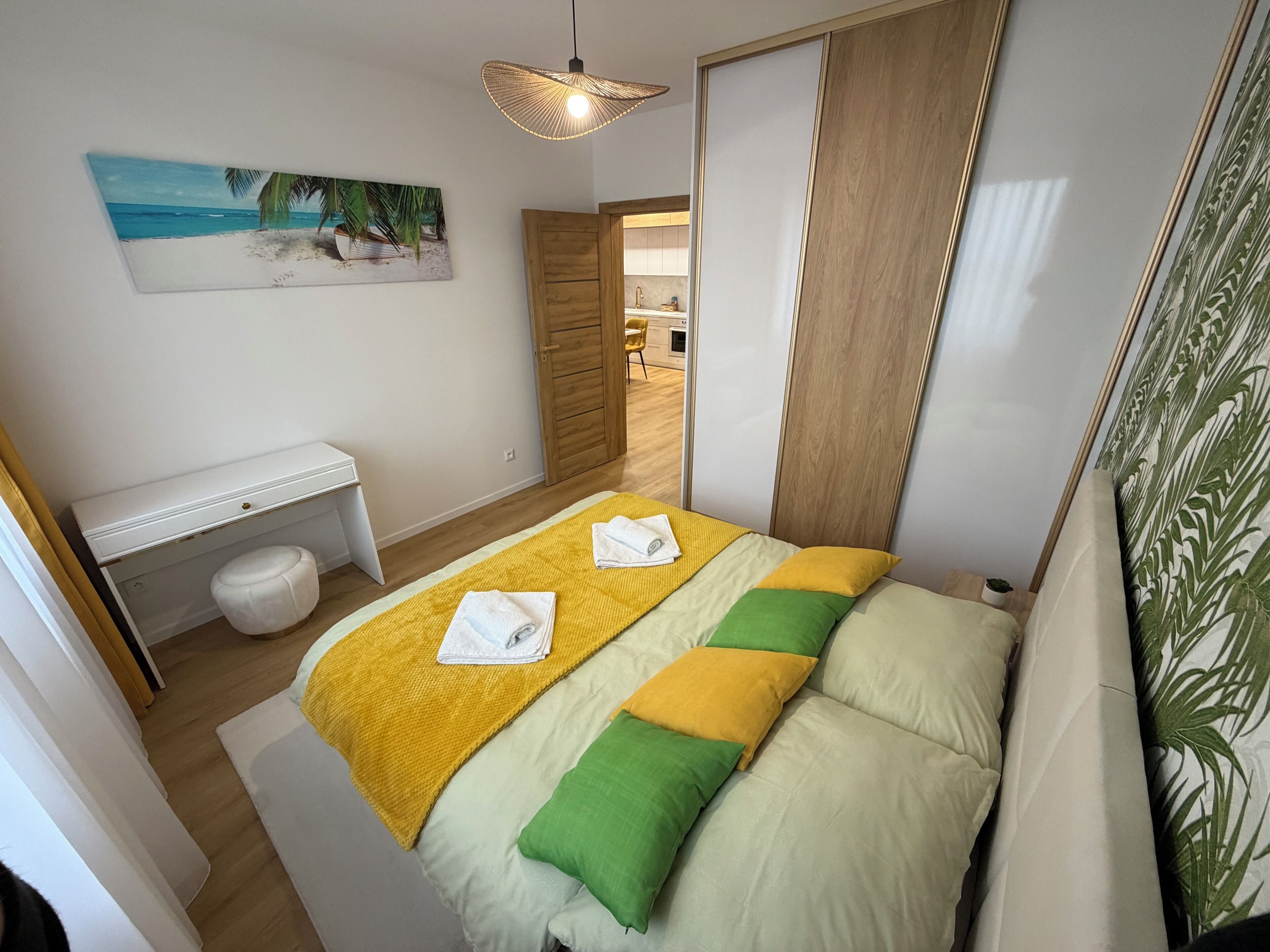 Iron/ironing board, WiFi, bed sheets