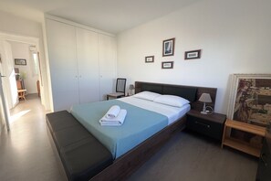 2 habitaciones, tabla de planchar con plancha, wifi y ropa de cama 