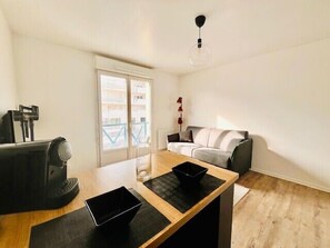 TV - Bright apartment near the port of La Rochelle (La Rochelle)