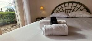 WiFi, bed sheets