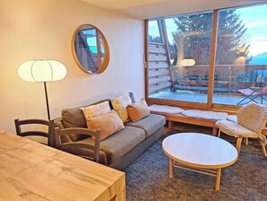 TV - Cozy apartment with balcony and pool (Les Arcs)