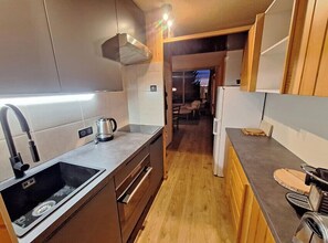 Kühlschrank, Mikrowelle, Ofen, Geschirrspüler