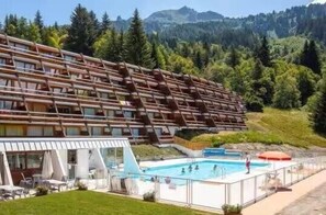 Pool - Cozy apartment with balcony and pool (Les Arcs)
