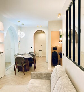 Interior - Chaumont Paris Suite (Paris)
