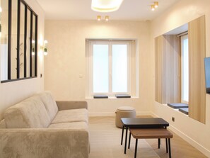 TV - Chaumont Paris Suite (Paris)