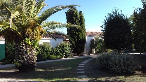 Holiday Home "Le Repos Marin" with Shared Pool, Private Terrace, and Communal Garden