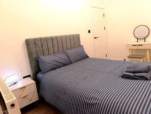 1 bedroom, free WiFi, bed sheets - Cardiff 1 Bed Apartment - City Living at its Best (Cardiff)