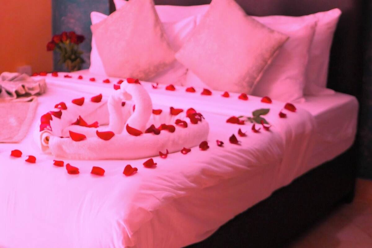 Free WiFi, bed sheets