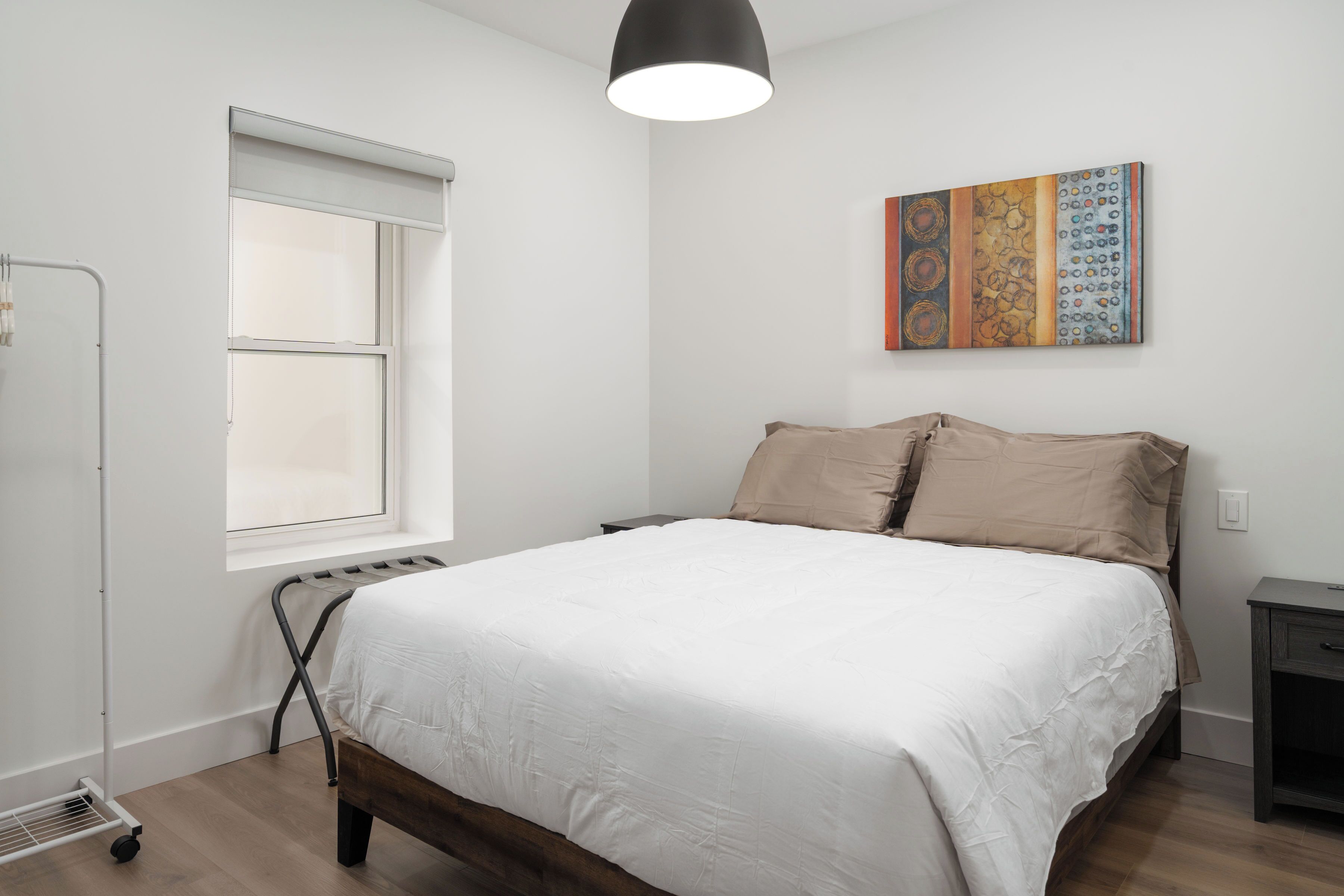 セーフティボックス (室内)、アイロン / アイロン台、WiFi (無料)、ベッドシーツ