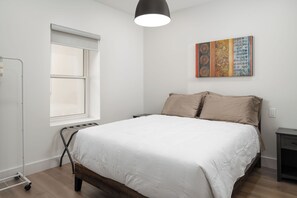 セーフティボックス (室内)、アイロン / アイロン台、WiFi (無料)、ベッドシーツ