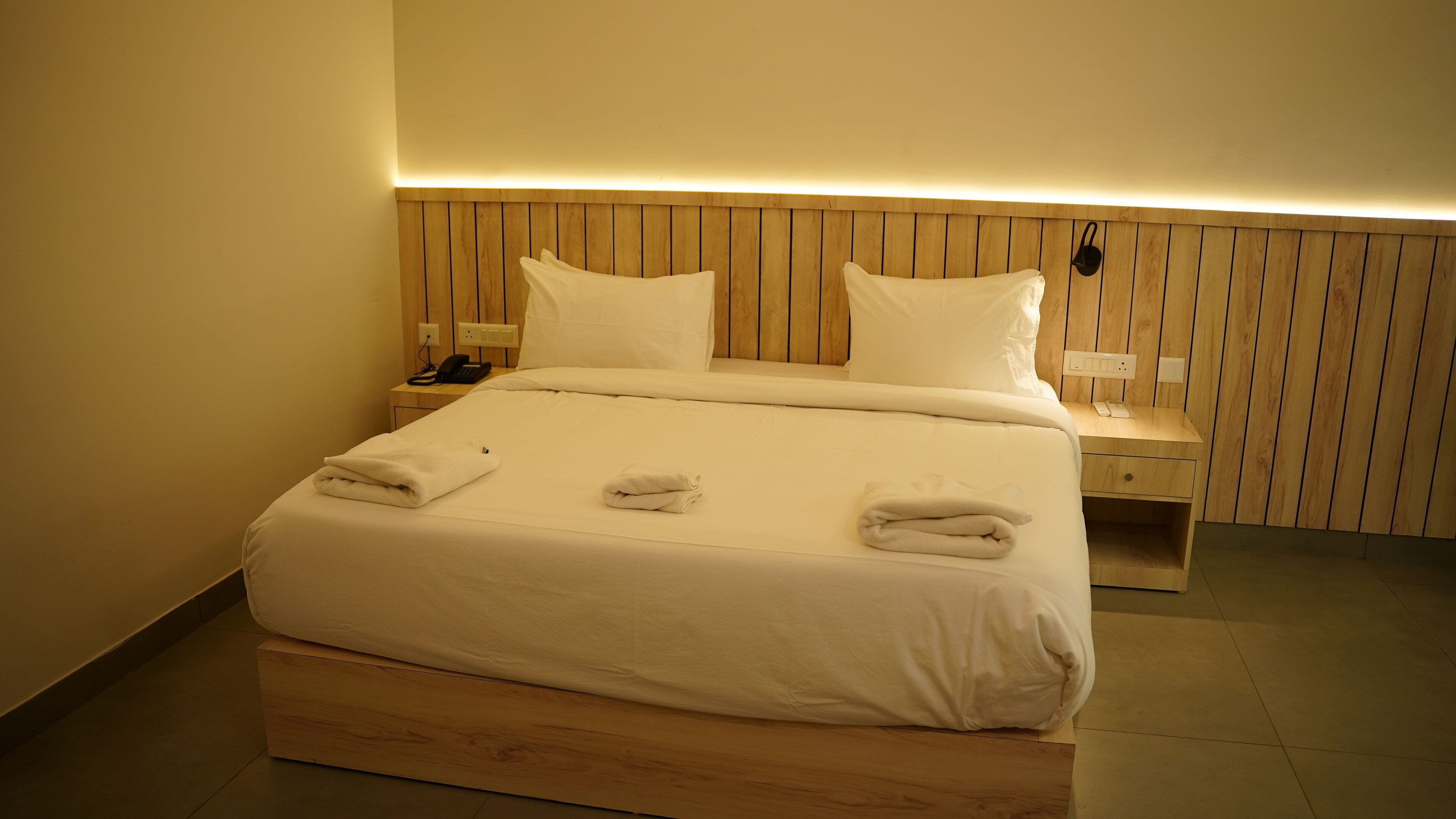 Comfort Studio, City View | Meja, ruang kerja komputer riba, Wi-fi percuma, cadar katil 