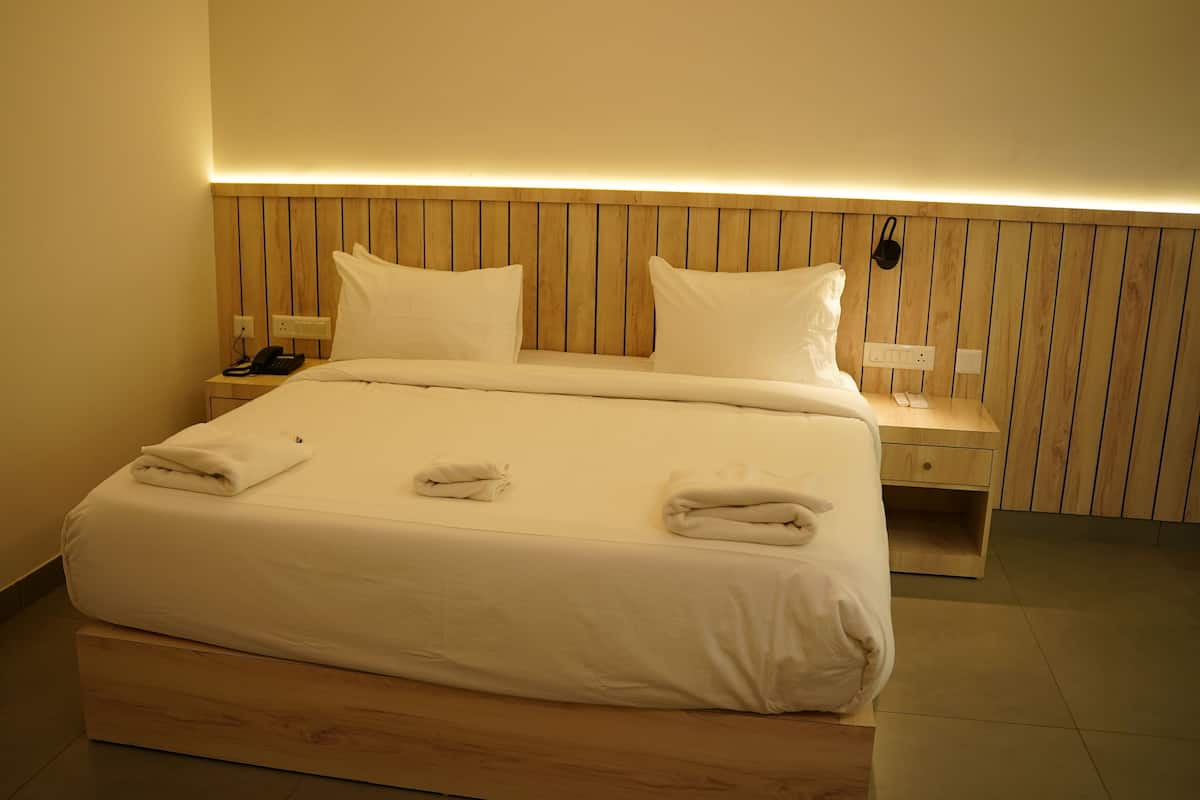 Comfort Studio, City View | Meja, ruang kerja komputer riba, Wi-fi percuma, cadar katil