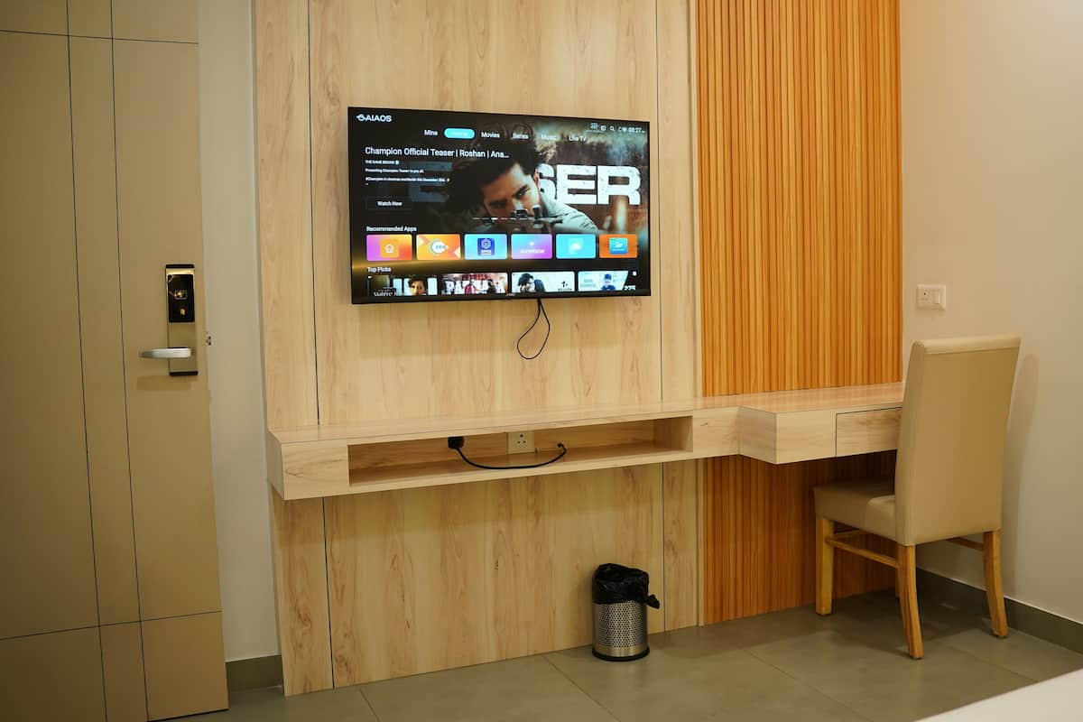 Comfort Studio, City View | Desk, laptop workspace, free WiFi