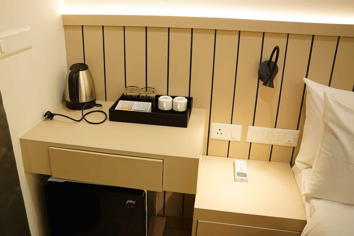 تناول الطعام داخل الغرفة