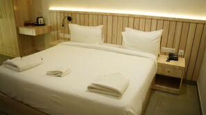 Comfort-Studio, Stadtblick | Schreibtisch, laptopgeeigneter Arbeitsplatz, kostenloses WLAN