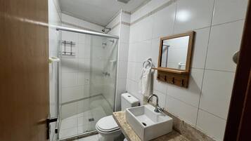 Basic Apartment | Bathroom | Shower
