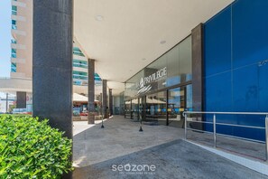 Basic Apartment | Exterior detail - Apt Sea View in Front of the Beach Ptv0912 (Salvador)