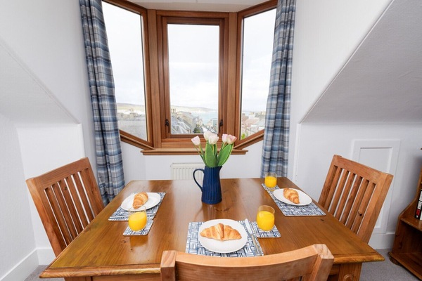 Dining area with bay window