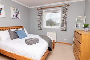 Iron/ironing board, WiFi, bed sheets