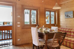 Dining - 'Gratacul' Room with Mountain View, Shared Terrace (Valtournenche)