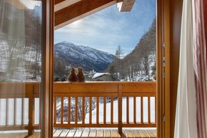 Interior - 'Gratacul' Room with Mountain View, Shared Terrace (Valtournenche)