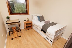 Room - Peaceful Pet Friendly  3BR • Near Town + Beaches (Lerwick)