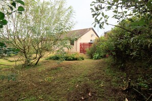 Property grounds - Peaceful Pet Friendly  3BR • Near Town + Beaches (Lerwick)