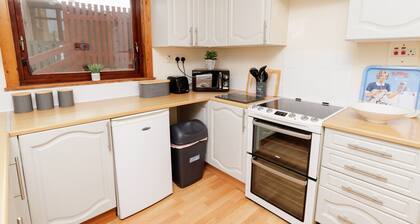 Shetland 3BR Haven w/ Garden, Views & Pet-Friendly