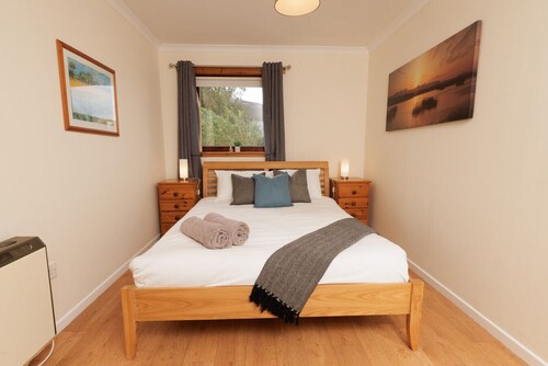 Peaceful Lerwick Stay; Large Garden, Isles Views