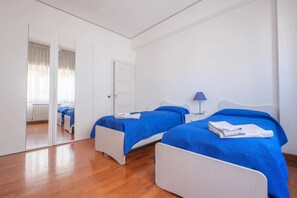 Strykjärn/strykbräda, wi-fi och sängkläder